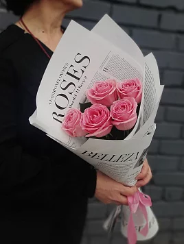 Букет 5 розовых роз