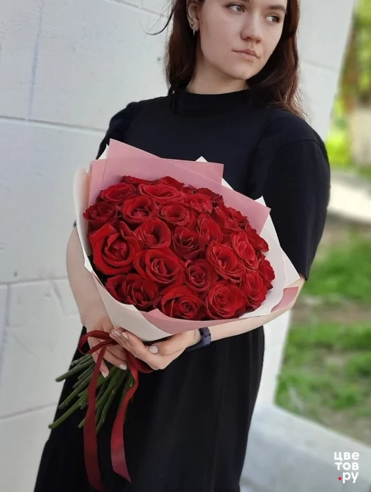 Монобукет 25 красных роз